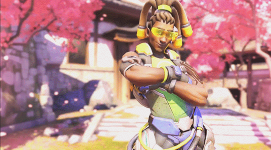 Lúcio tocando sua arma sônica enquanto patina rapidamente